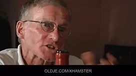 Buco ano ragazza sta ...