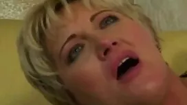 Cagna ingoia sperma  ...