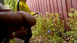 Una ragazza bionda p ...