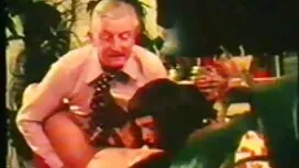 Un giovane dai capel ...