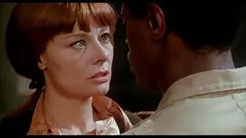 L'uomo strappò una f ...