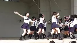 Un uomo adulto ha co ...