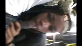 Una giovane bionda c ...