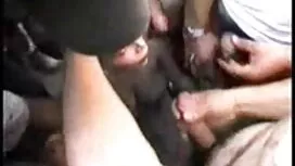 Bella bruna succhiar ...